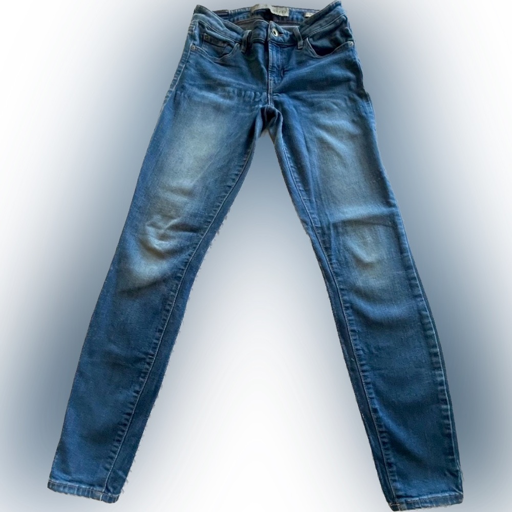 Guess Power Curvy Mid Rise Jeans size 27